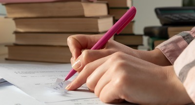 Фурсенко предложил усложнить ЕГЭ из-за большого числа стобалльников Фурсенко предложил усложнить ЕГЭ из-за большого числа стобалльников